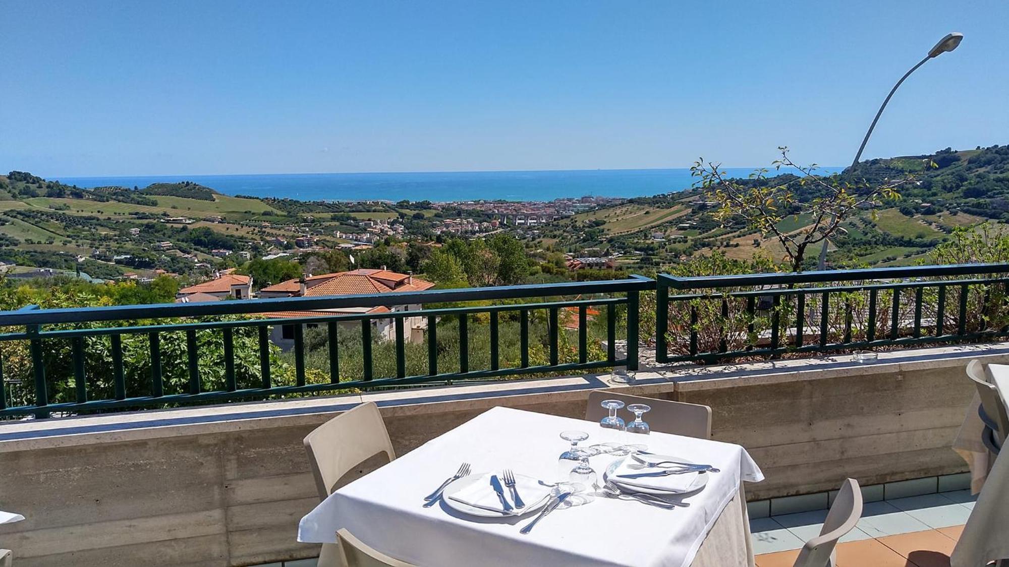 Hotel Ristorante Il Grillo Acquaviva Picena Luaran gambar