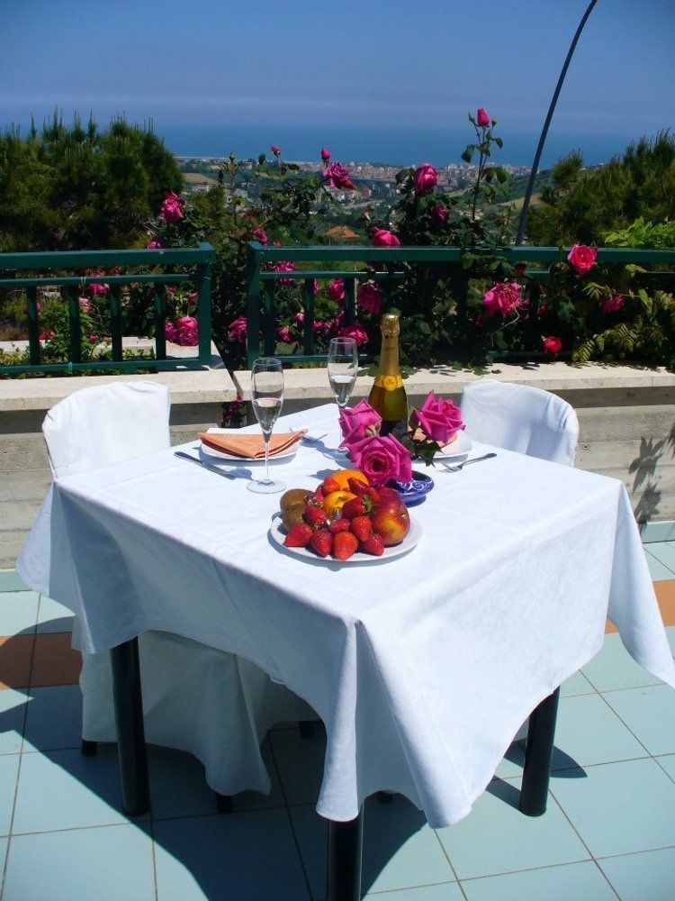 Hotel Ristorante Il Grillo Acquaviva Picena Luaran gambar